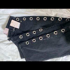 Device black jeans